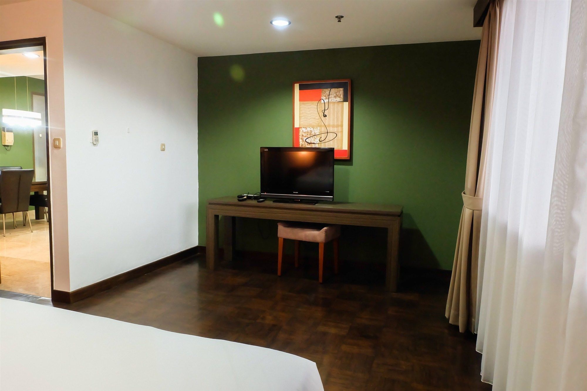 2 Bedroom Park Royale By Travelio *